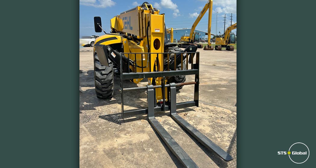 Constructiont telehandler front view picture