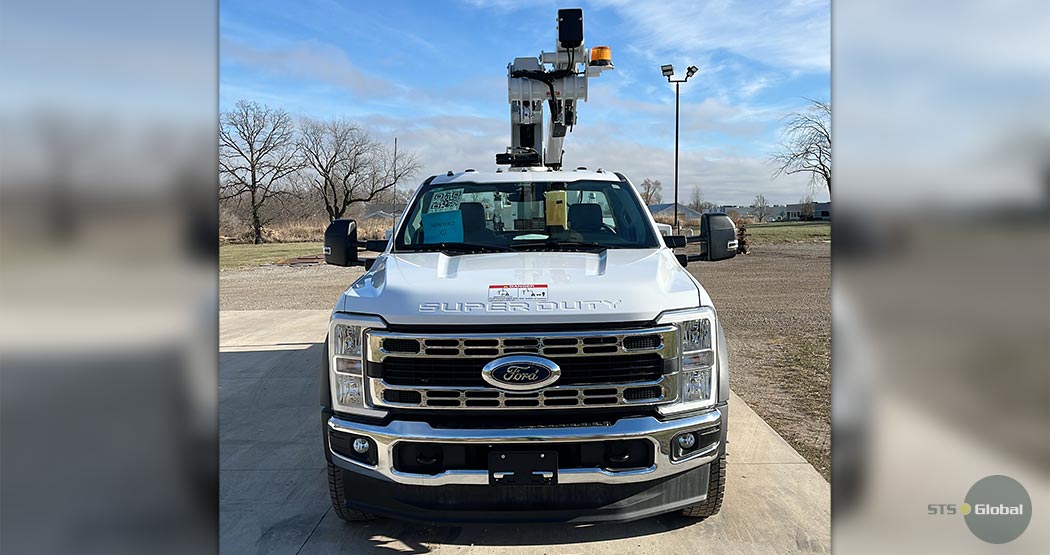 Ford Versalift Bucket Truck picture 7