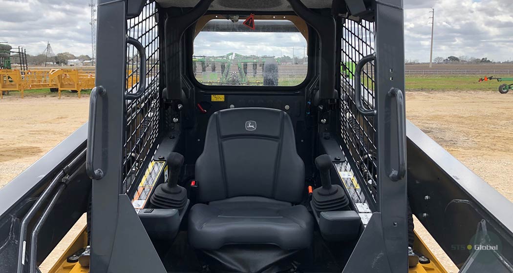 Skid-steer John Deere cab picture