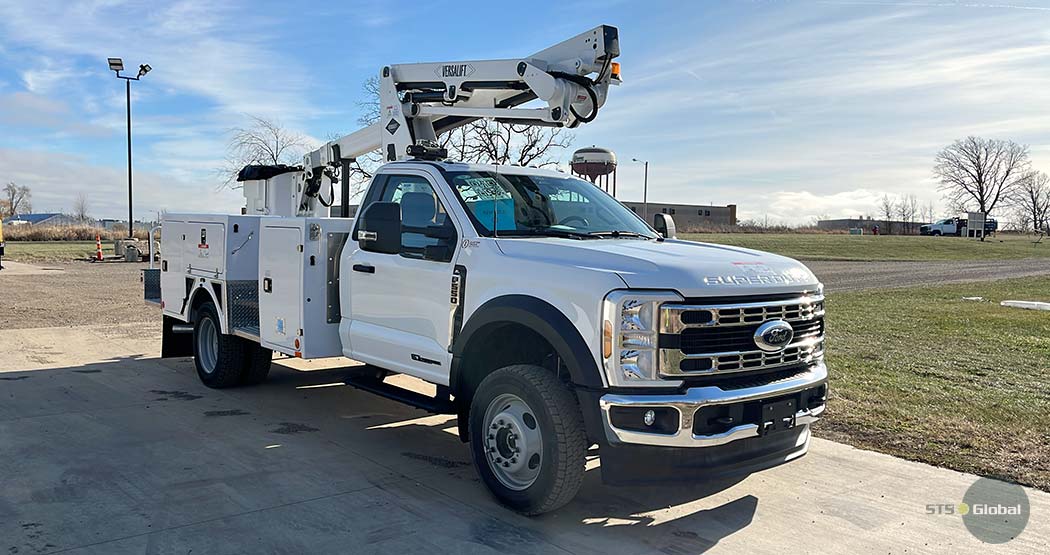 Ford Bucket Truck picture 1