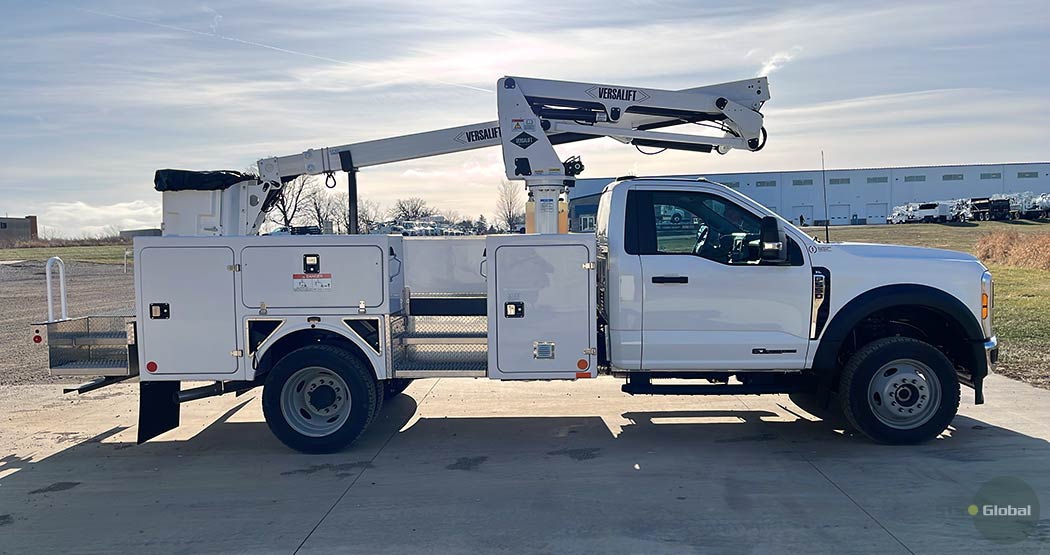 Bucket Truck Versalift side view picture 2